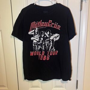 Mötley Crüe Black Graphic Tee - Short Sleeve